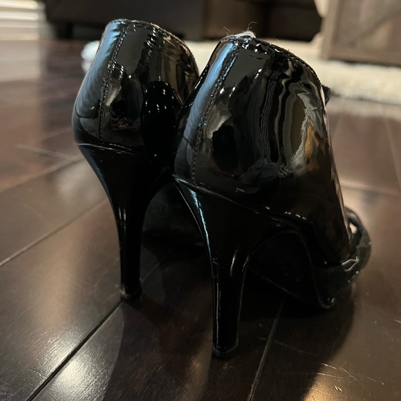 BCBG black heels - Picture 5 of 15